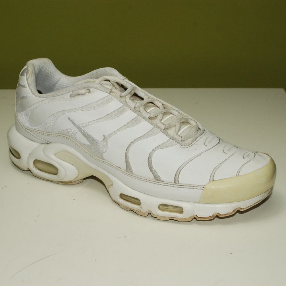 Nike Air Max Plus Men's Size 10 Triple White Running Sneaker Shoes AJ2029-100